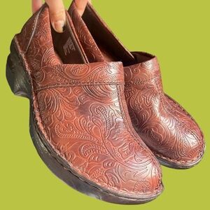 Thom McAn Brown Leather Slip On Platform Clog Slip On with Wooden texture